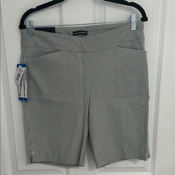 Hilary Radley Micro Pinstripe Bermuda Shorts Stretchy Size 10 - Picture 1 of 5